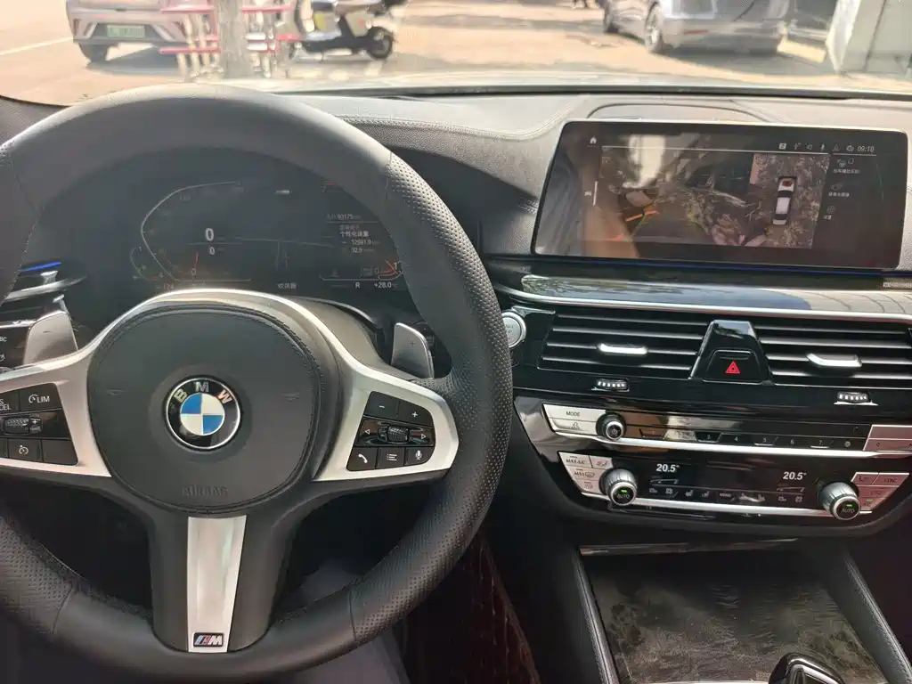 BMW 5 Series — миниатюра 10