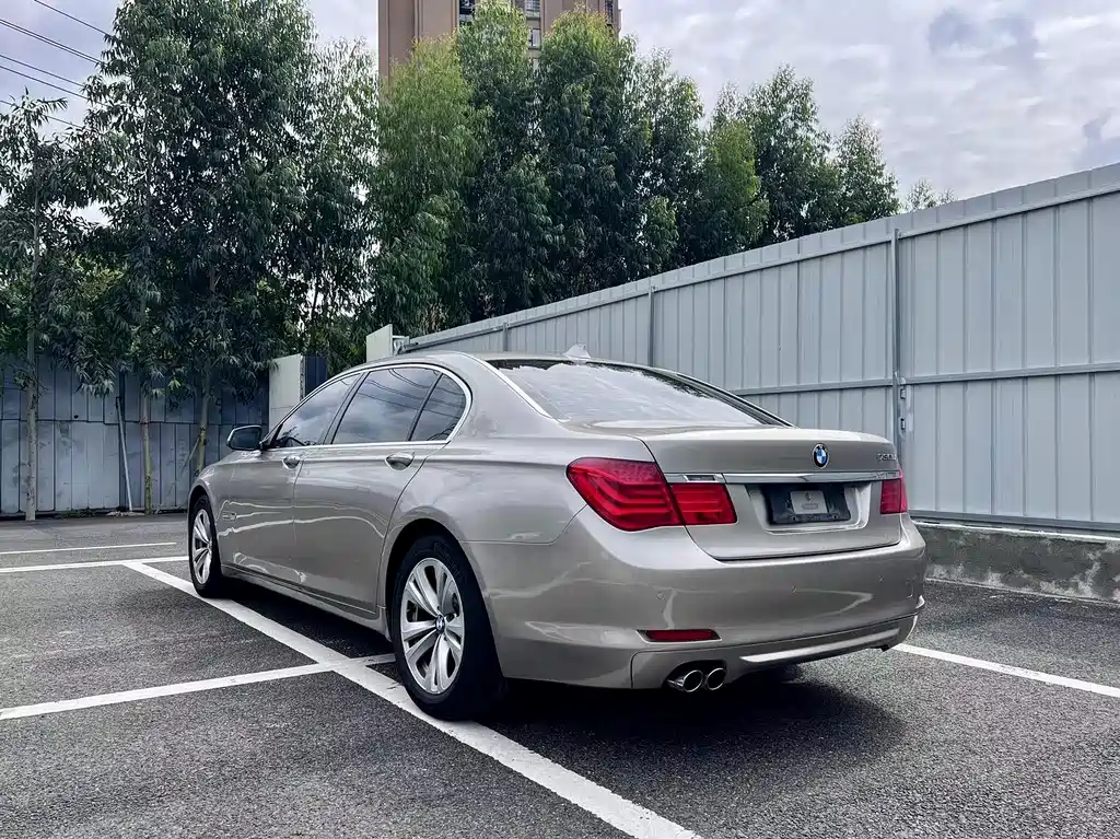 BMW 7 Series — миниатюра 6