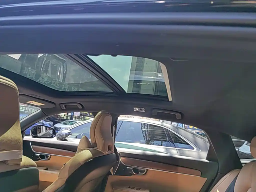 Volvo S90 — миниатюра 23