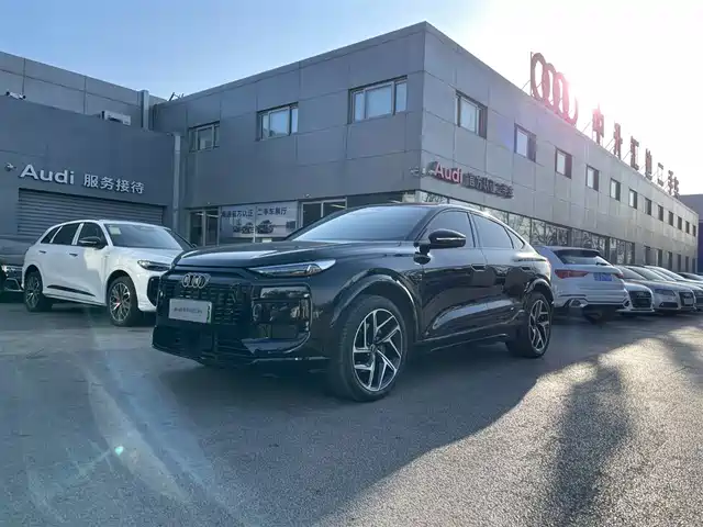 AUDI Q6L SPORTBACK E TRON 2025