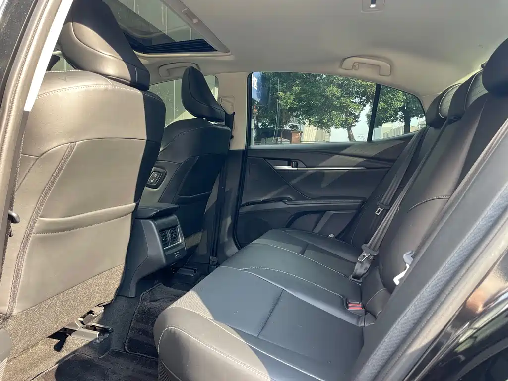 Toyota Camry — миниатюра 7