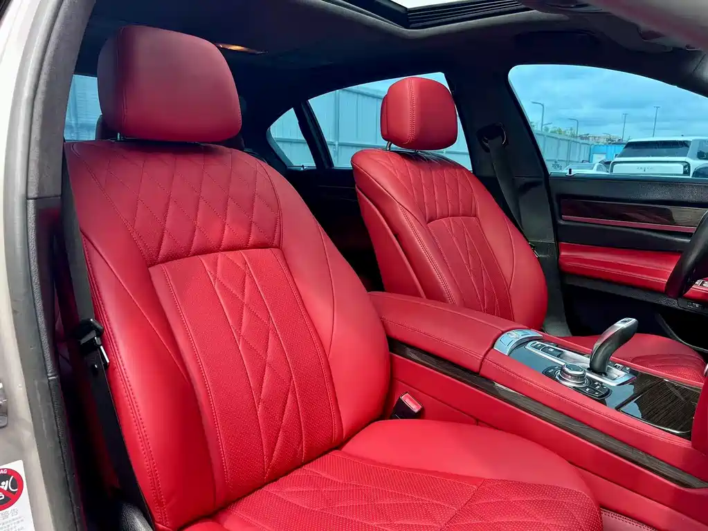 BMW 7 Series — миниатюра 17