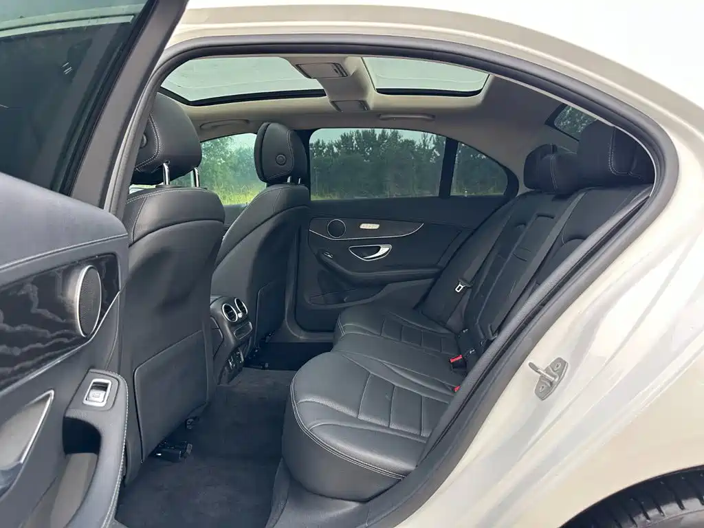 Mercedes-Benz C-Class — миниатюра 9