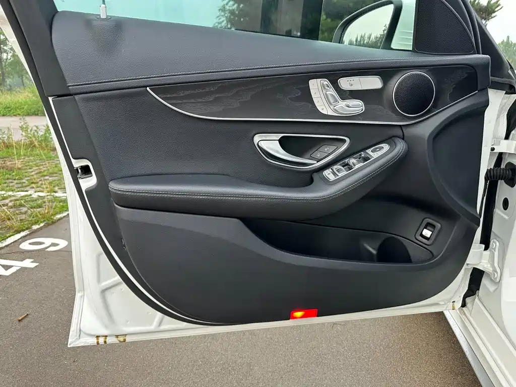 Mercedes-Benz C-Class — миниатюра 12
