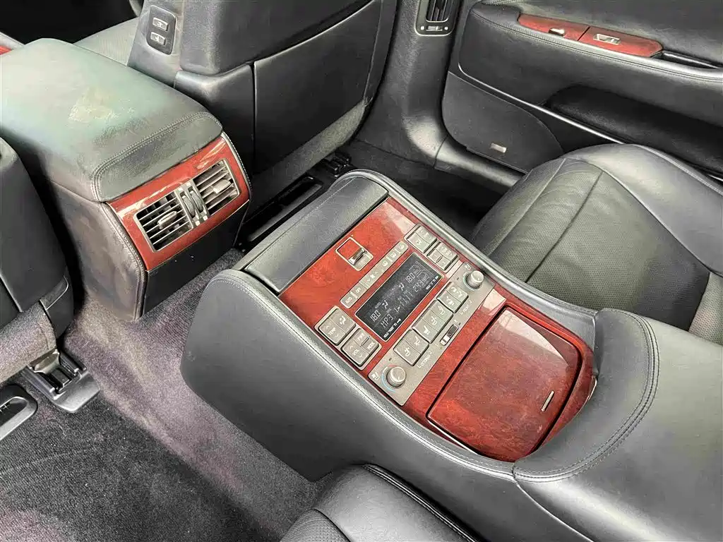 Lexus LS — миниатюра 6