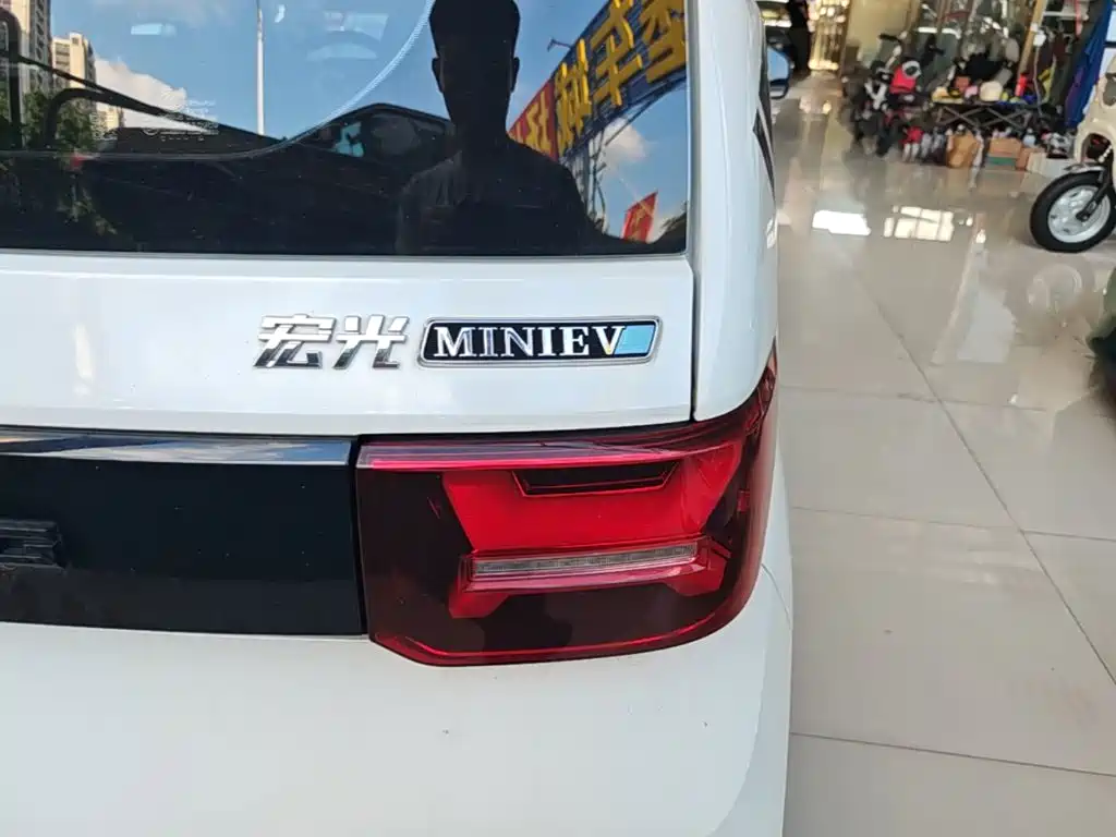 Wuling MINIEV — миниатюра 8