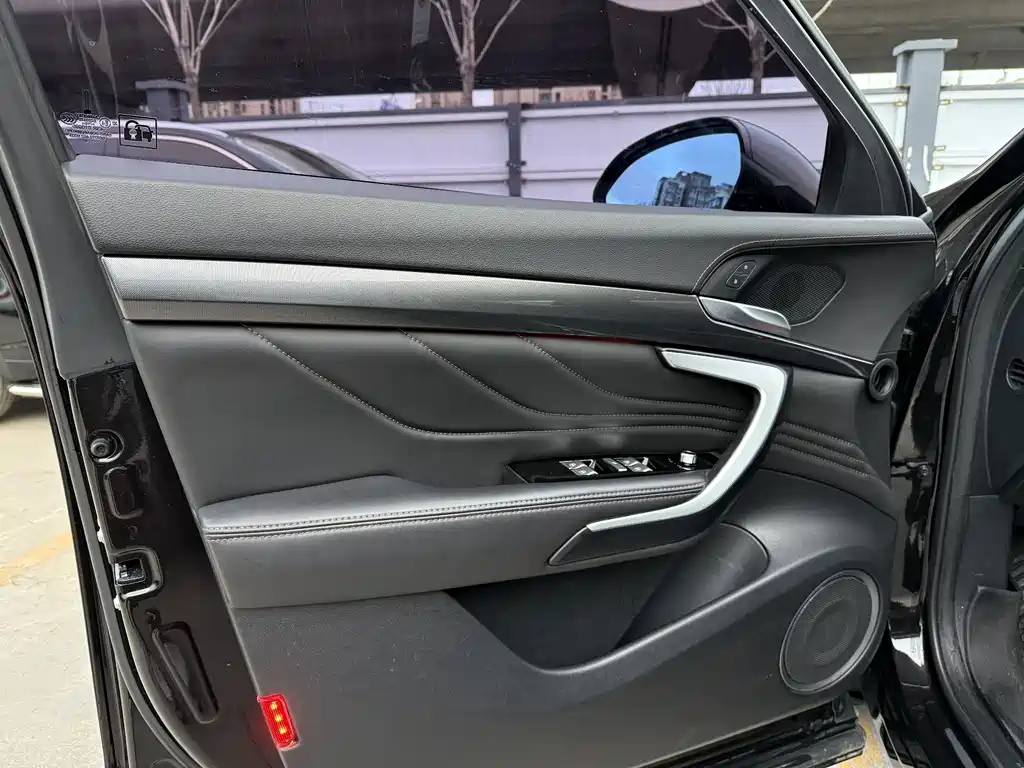 WEI PAI WEI BRAND VV7