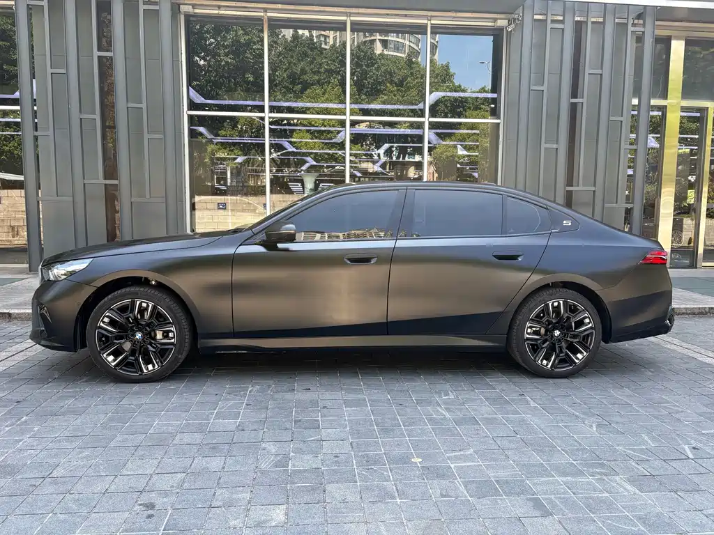BMW 5 Series — миниатюра 9