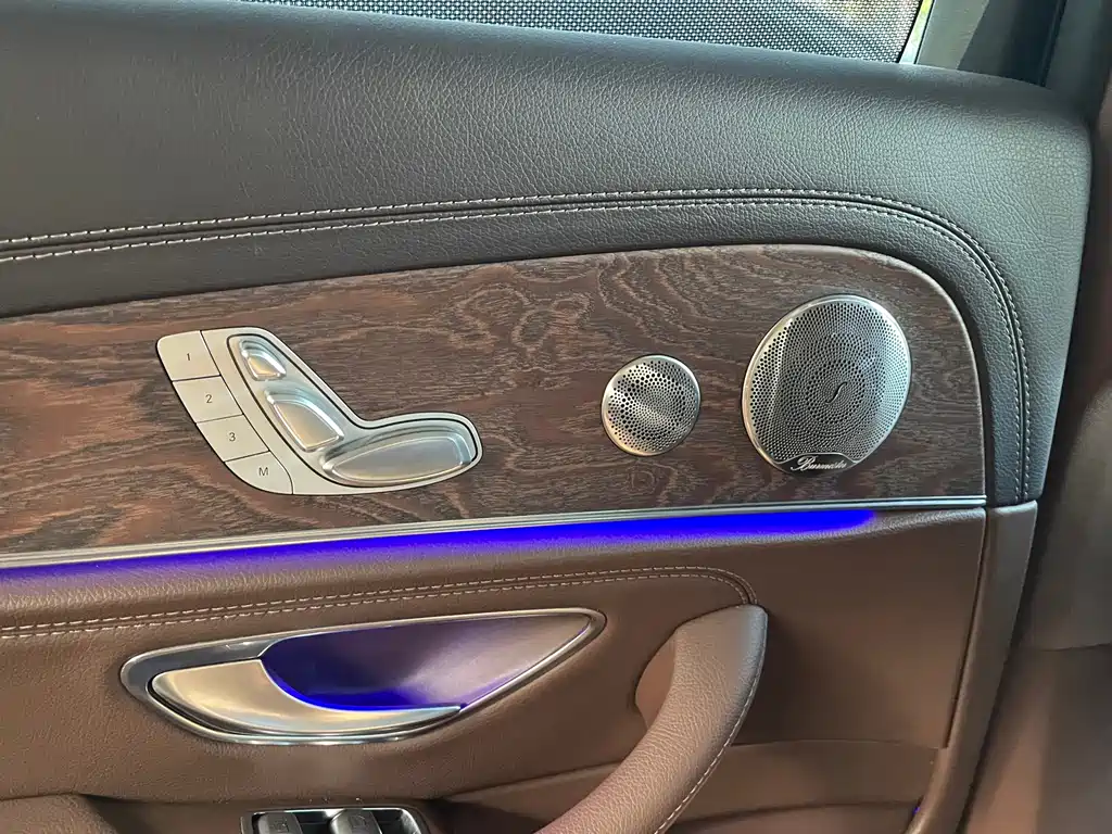 Mercedes-Benz E-Class — миниатюра 9
