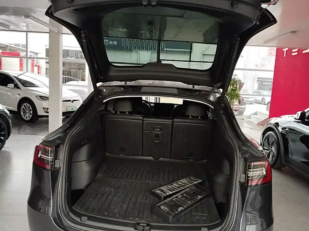 Tesla Model Y — миниатюра 19