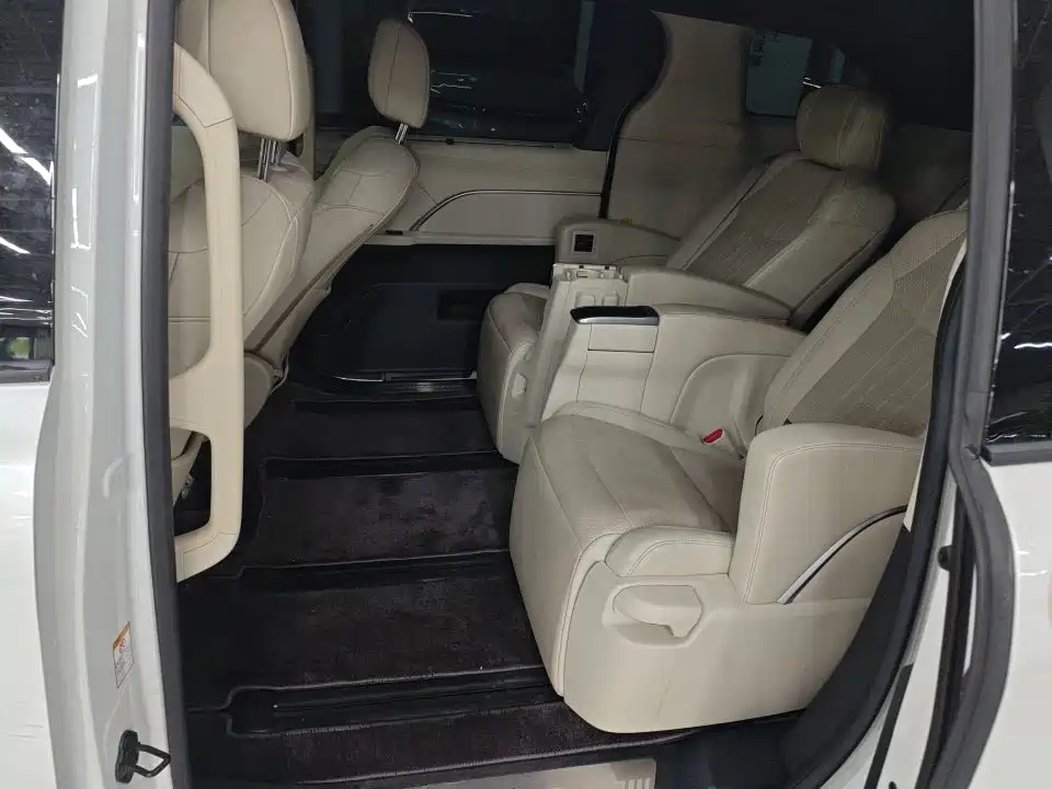 Toyota Sienna — миниатюра 6
