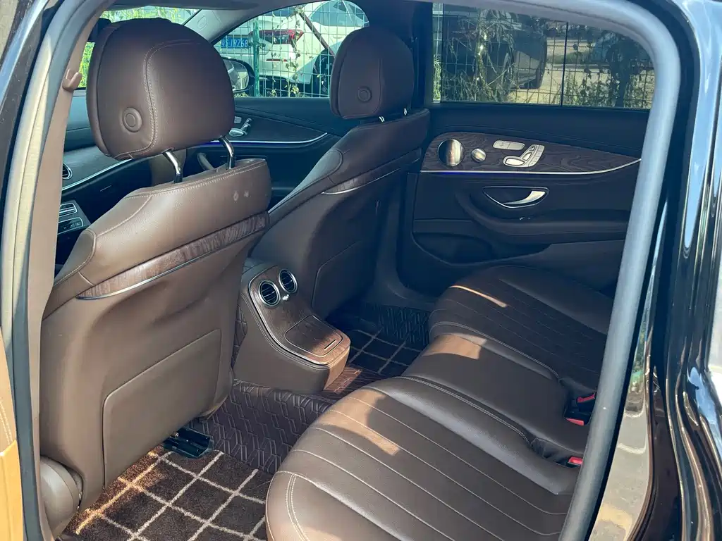 Mercedes-Benz E-Class — миниатюра 13