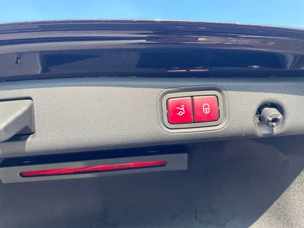 Mercedes-Benz E-Class — миниатюра 16