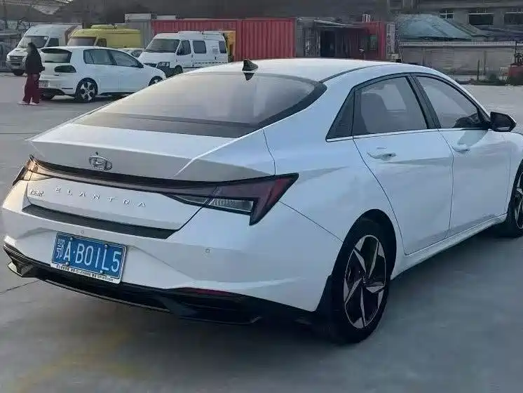 Hyundai Elantra — миниатюра 8