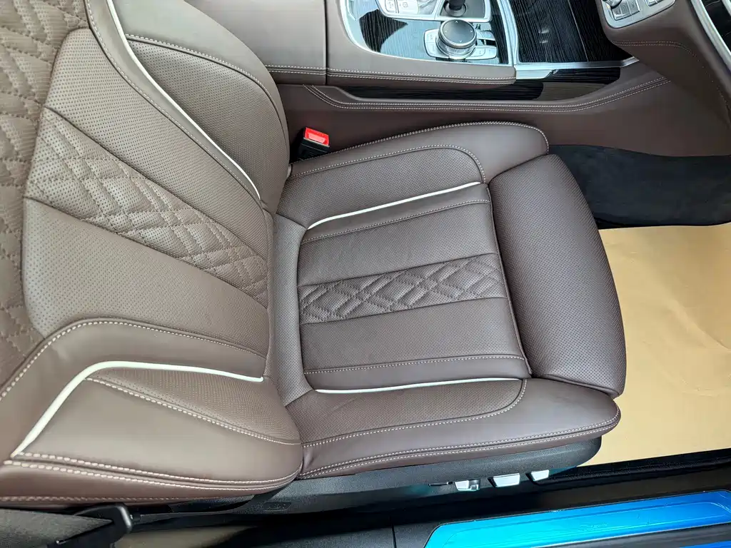BMW 7 Series — миниатюра 17