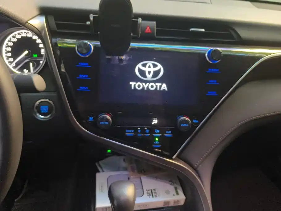 Toyota Camry — миниатюра 13