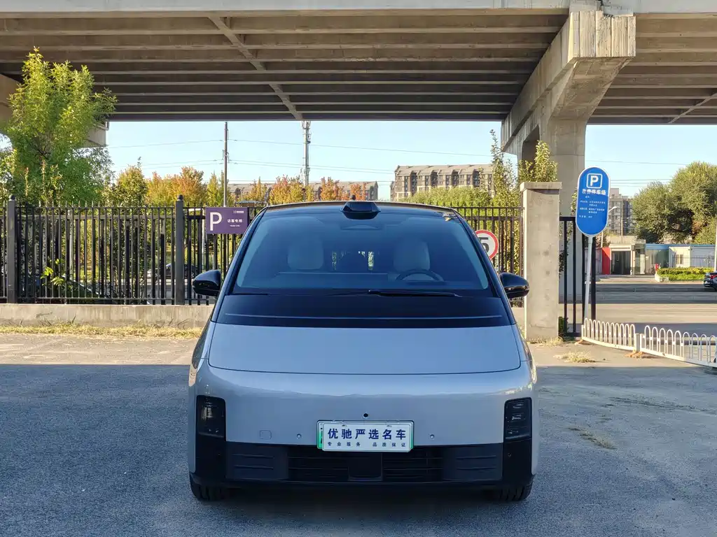 Li Auto Li MEGA — миниатюра 2