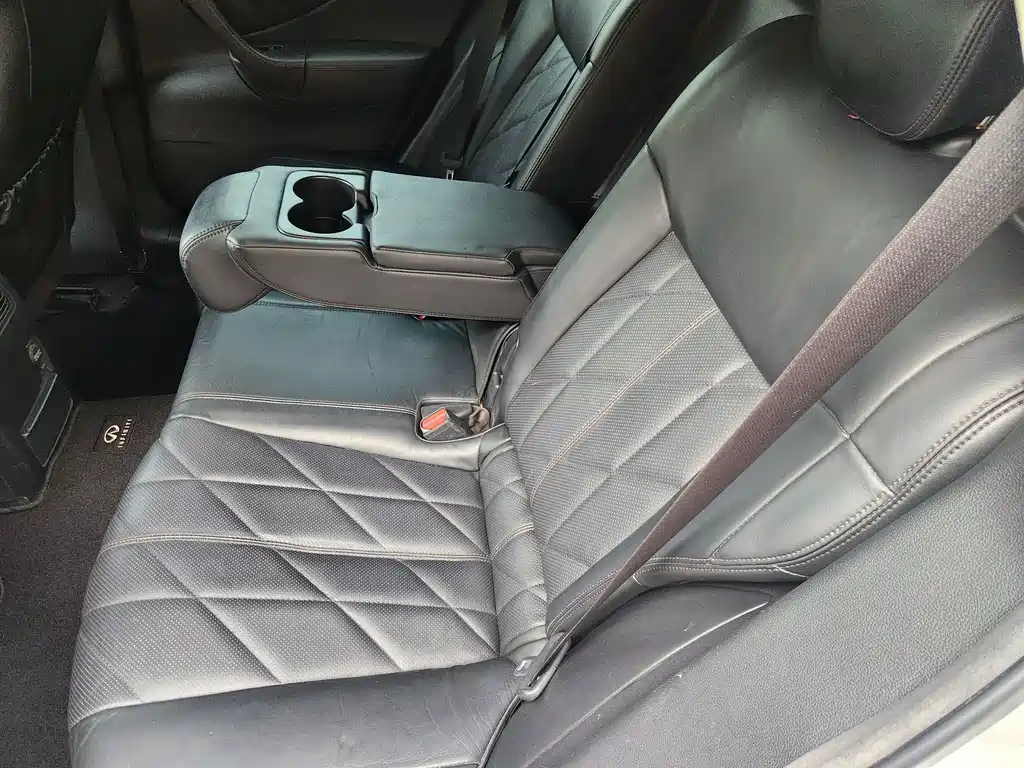Infiniti QX70 — миниатюра 16