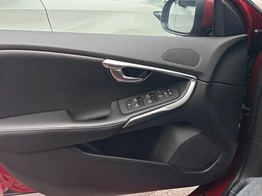Volvo V40 — миниатюра 7