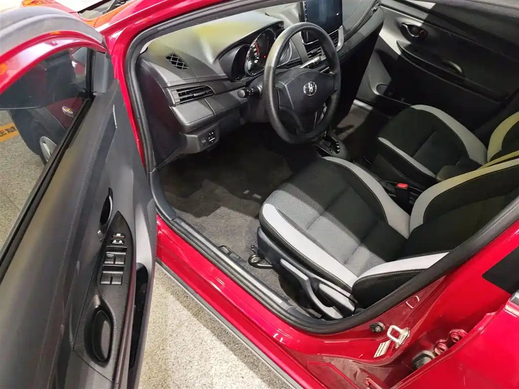 Toyota Yaris L - фото 12