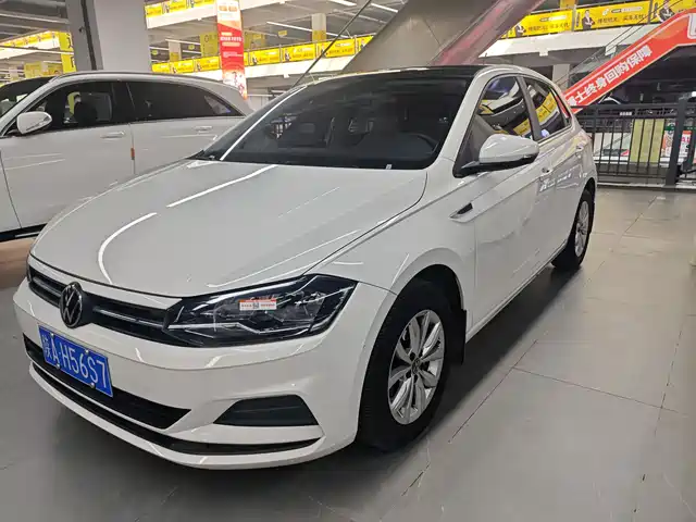VOLKSWAGEN POLO