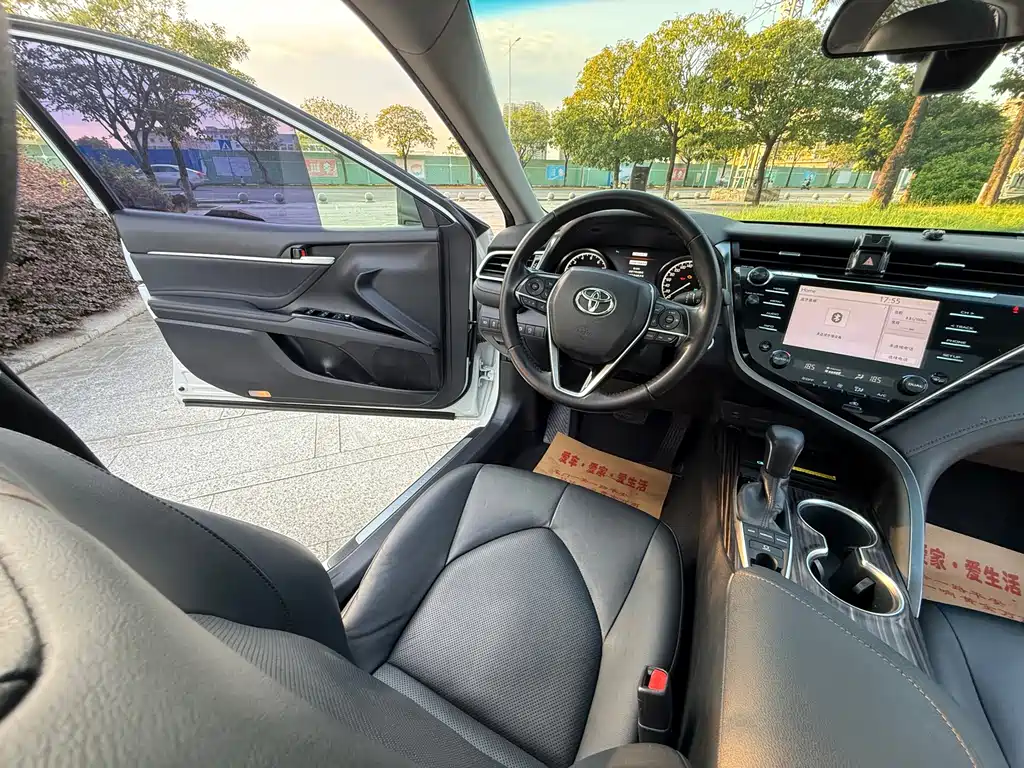 Toyota Camry — миниатюра 13