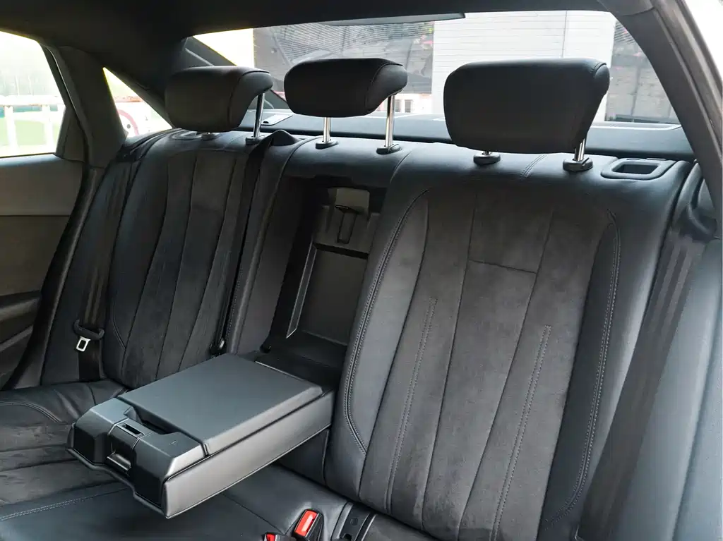 Audi A4L — миниатюра 30