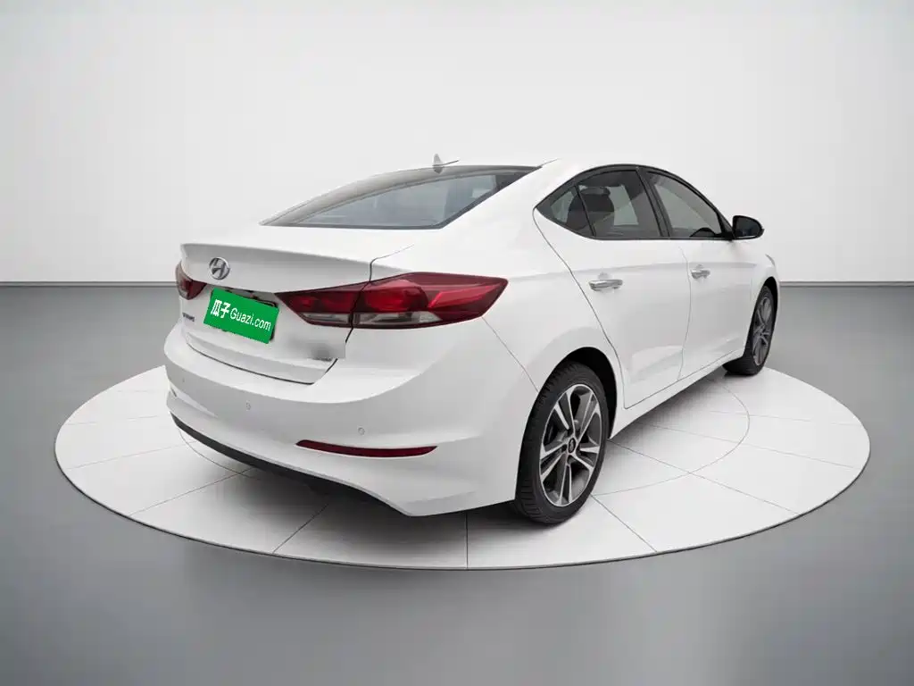 Hyundai Elantra — миниатюра 4