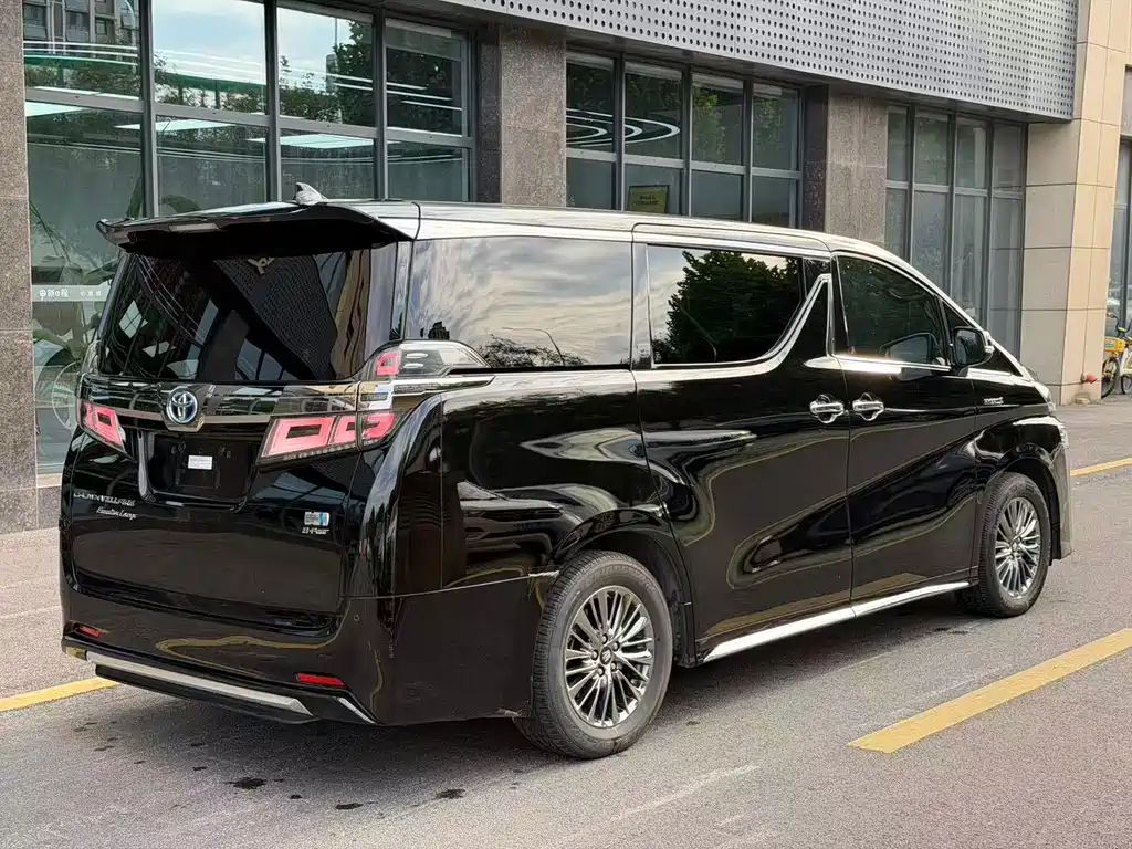 Toyota Vellfire — миниатюра 6