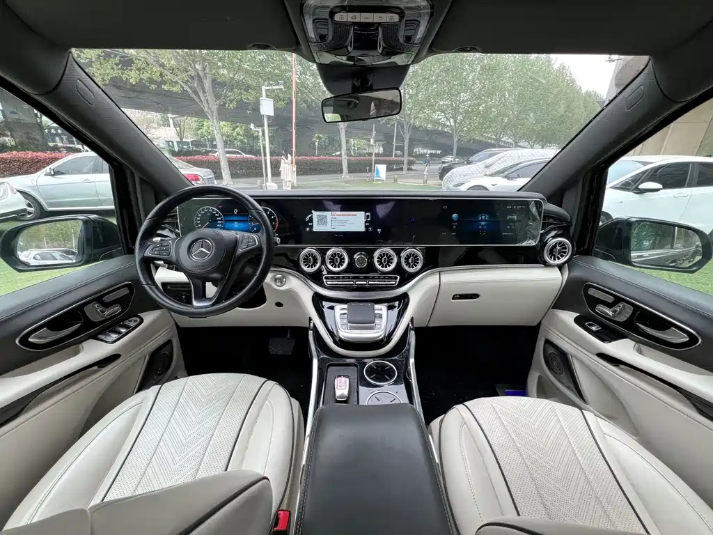 Mercedes-Benz Vito 2023 2.0T 7 мест