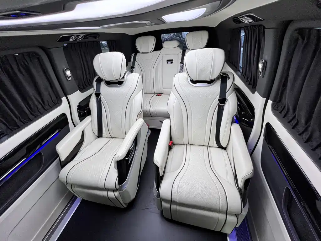 Mercedes-Benz Vito 2023 2.0T 7 мест