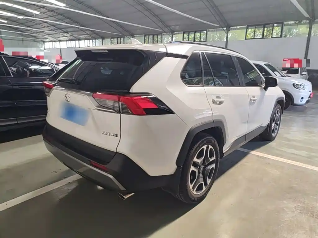 Toyota RAV4 — миниатюра 7