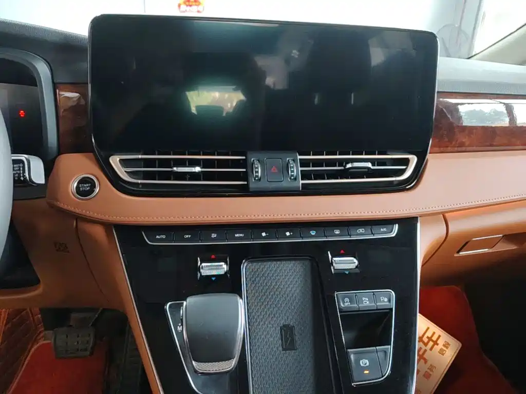 Hongqi Hongqi HQ9 — миниатюра 13