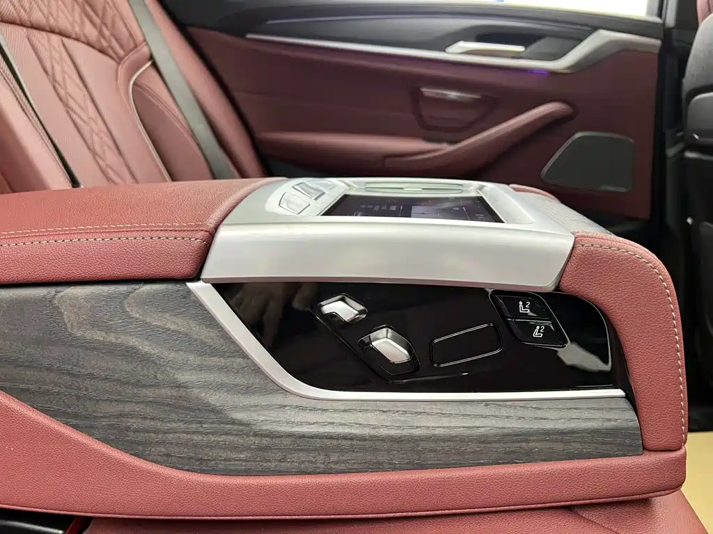 BMW 5 Series — миниатюра 25