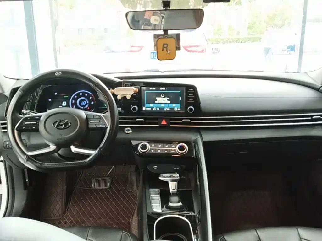 Hyundai Elantra — миниатюра 10
