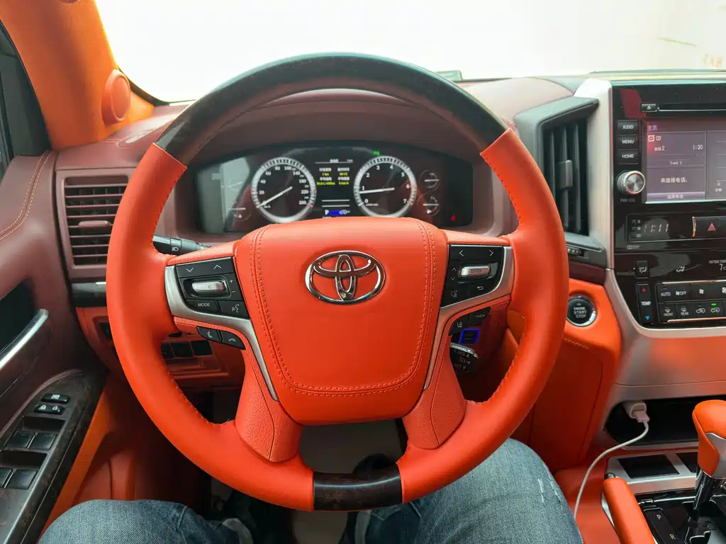 Toyota Land Cruiser — миниатюра 8