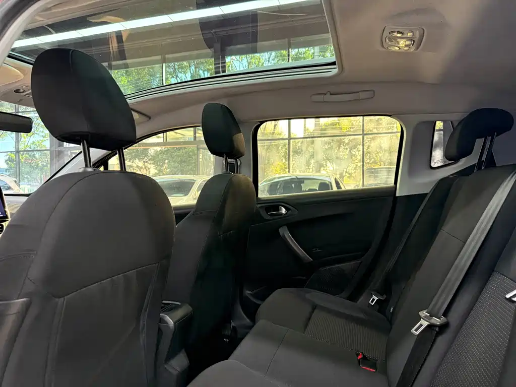 Peugeot 2008 — миниатюра 18