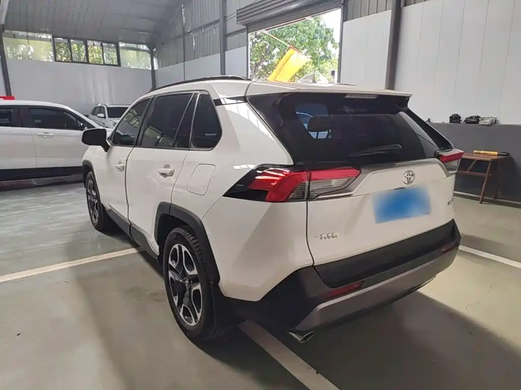 Toyota RAV4 — миниатюра 5