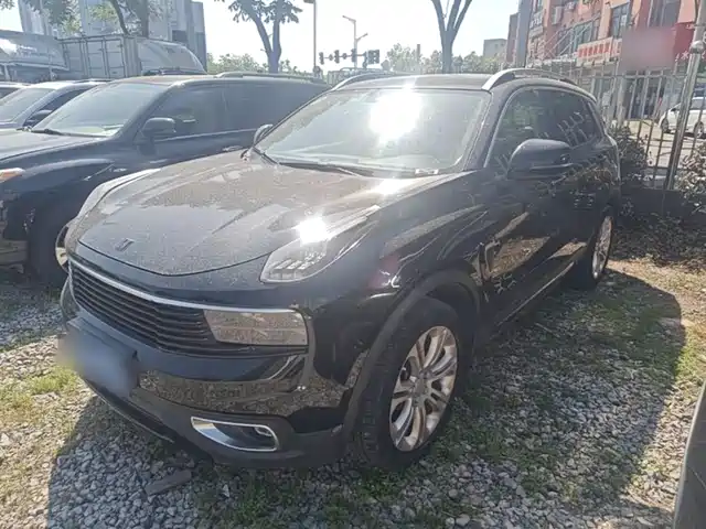 2018 Lynk & Co 01