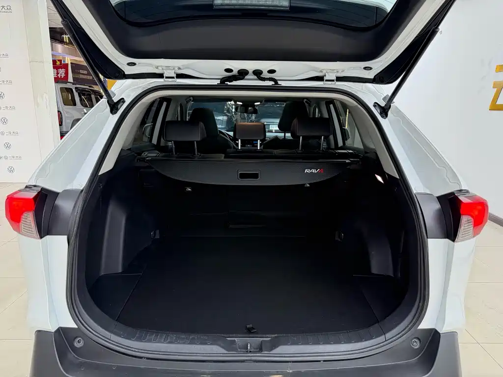 Toyota RAV4 — миниатюра 8