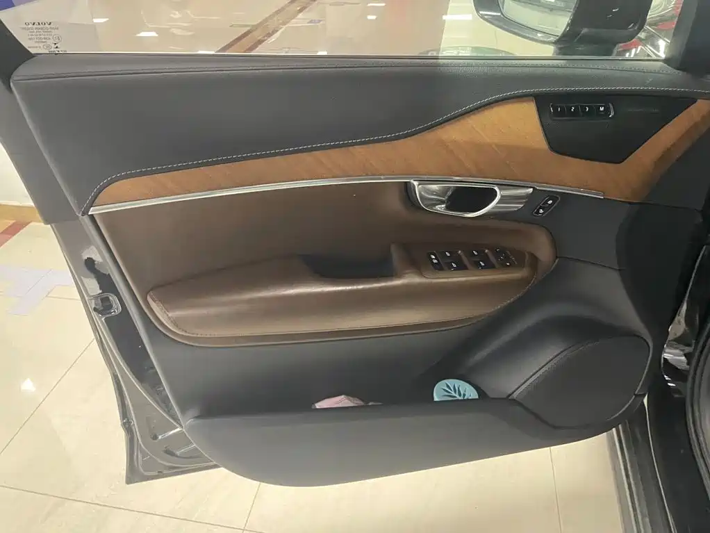Volvo XC90 — миниатюра 7