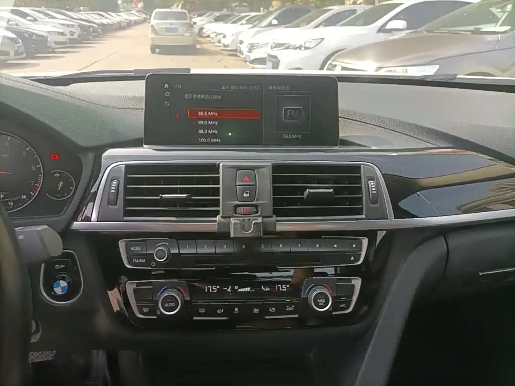 BMW 3 Series — миниатюра 13