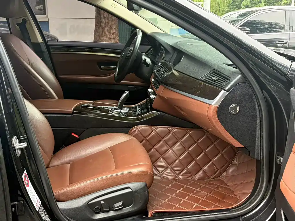 BMW 5 Series — миниатюра 8
