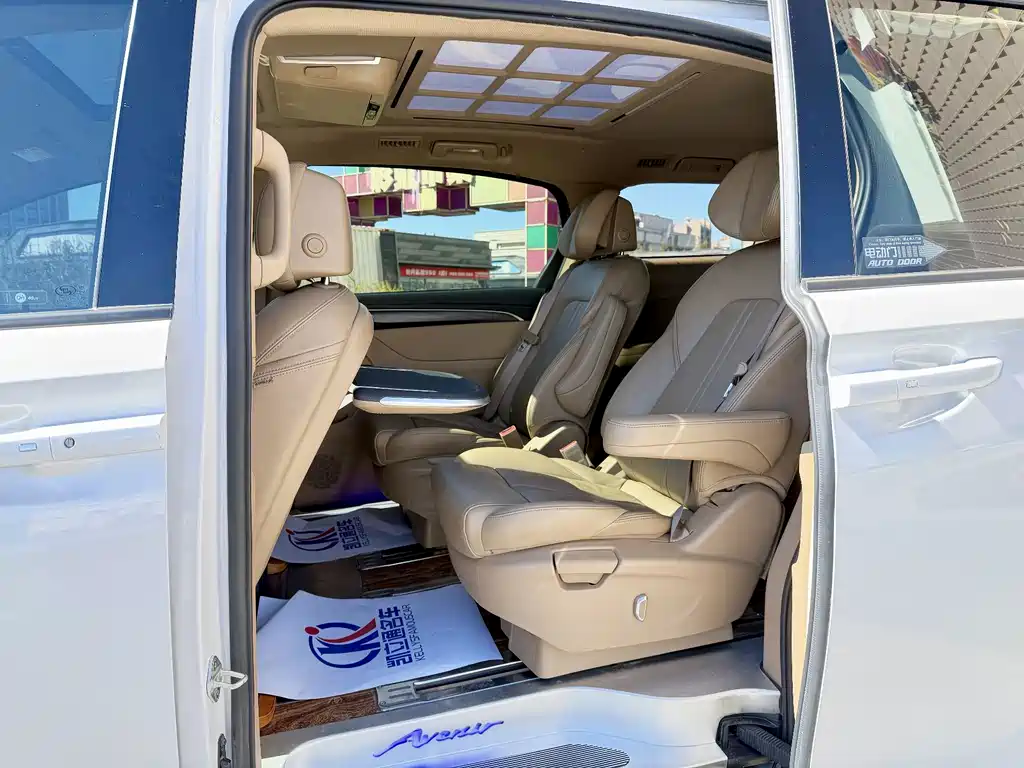 Buick GL8 — миниатюра 6