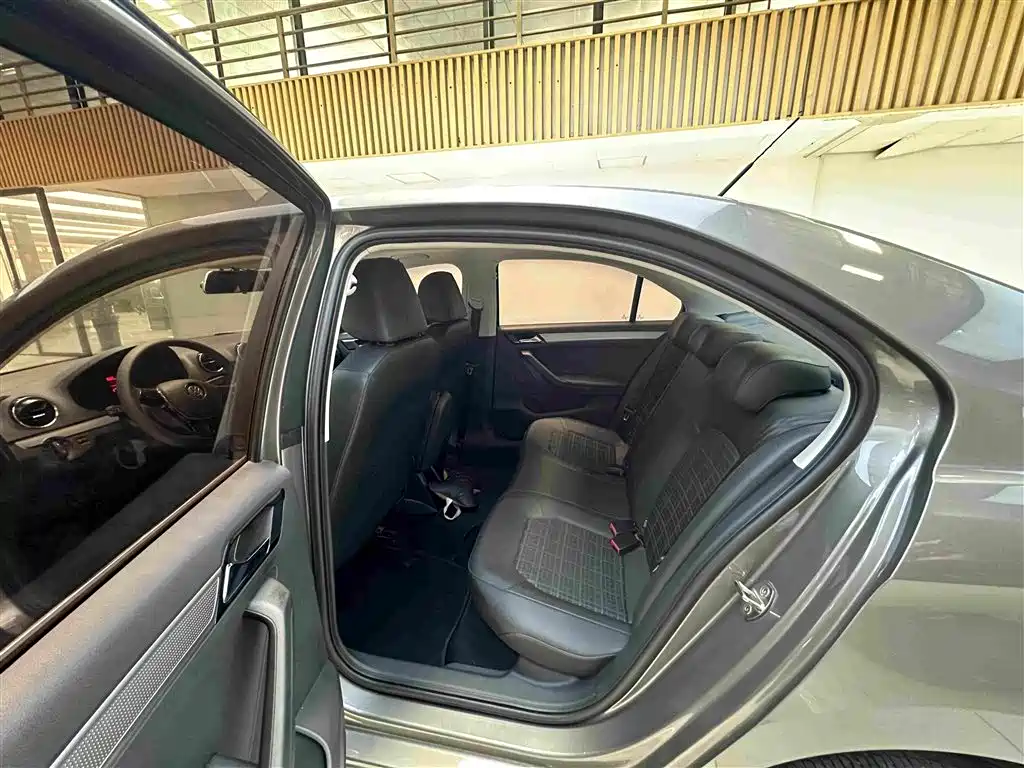 Volkswagen Jetta — миниатюра 6