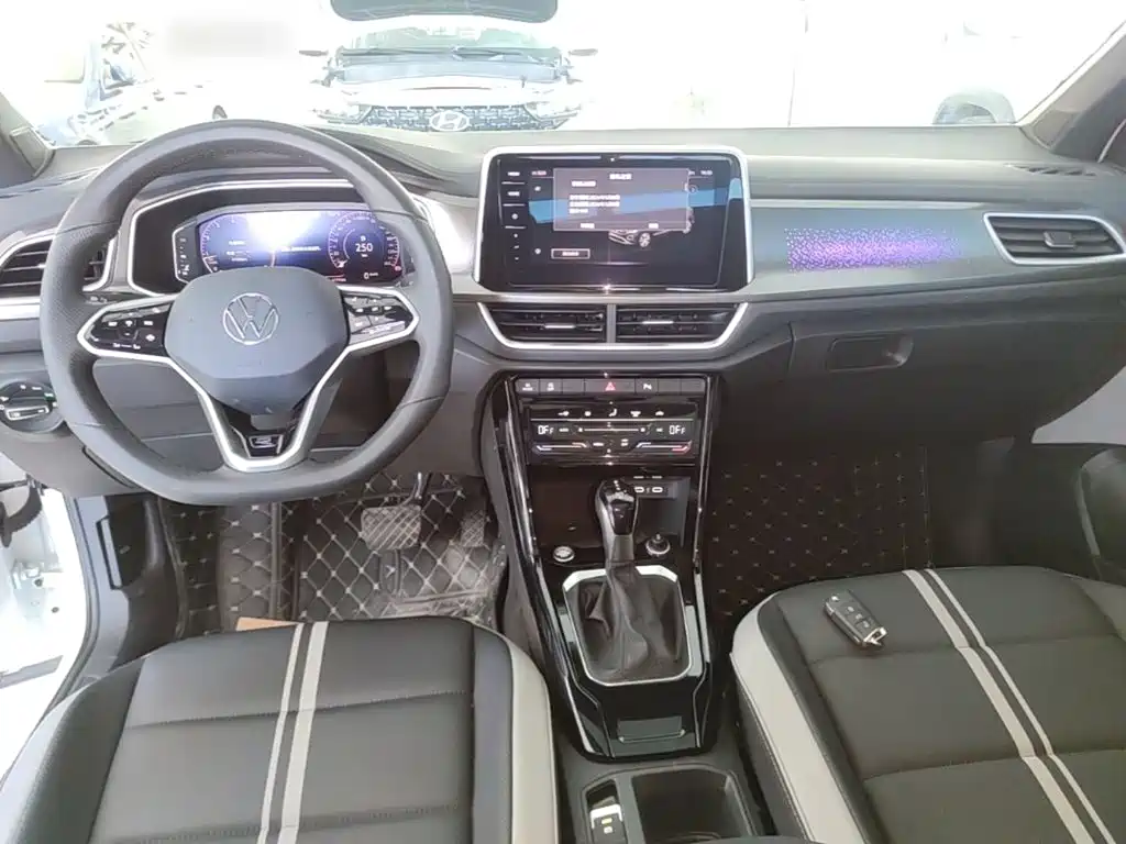 Volkswagen T-Roc — миниатюра 10