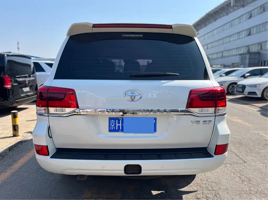 Toyota Land Cruiser 2018 5.7L AT