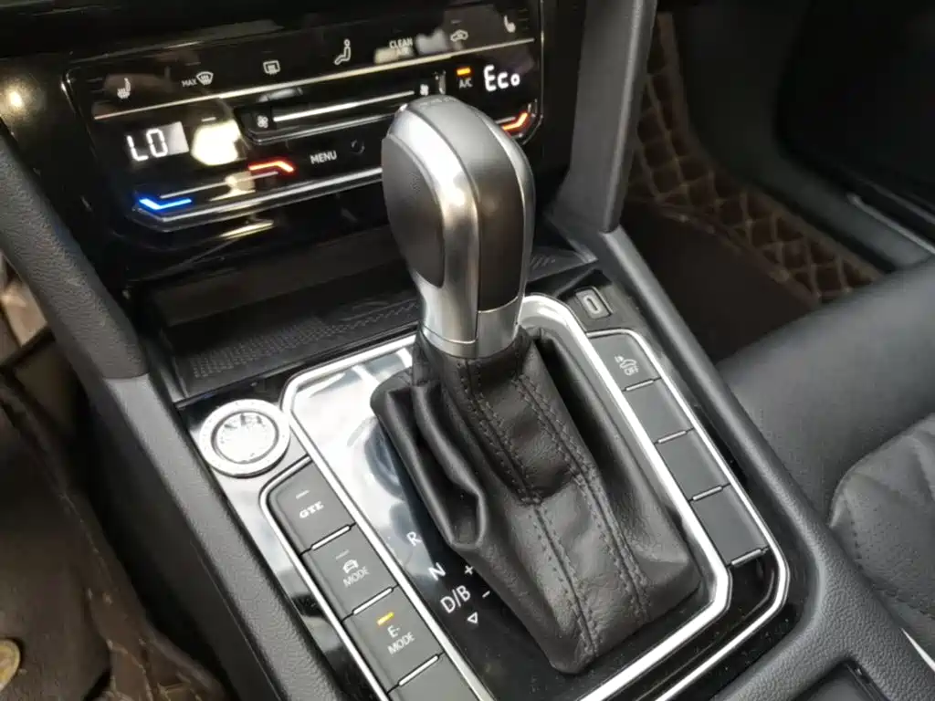 Volkswagen Magotan PHEV — миниатюра 14