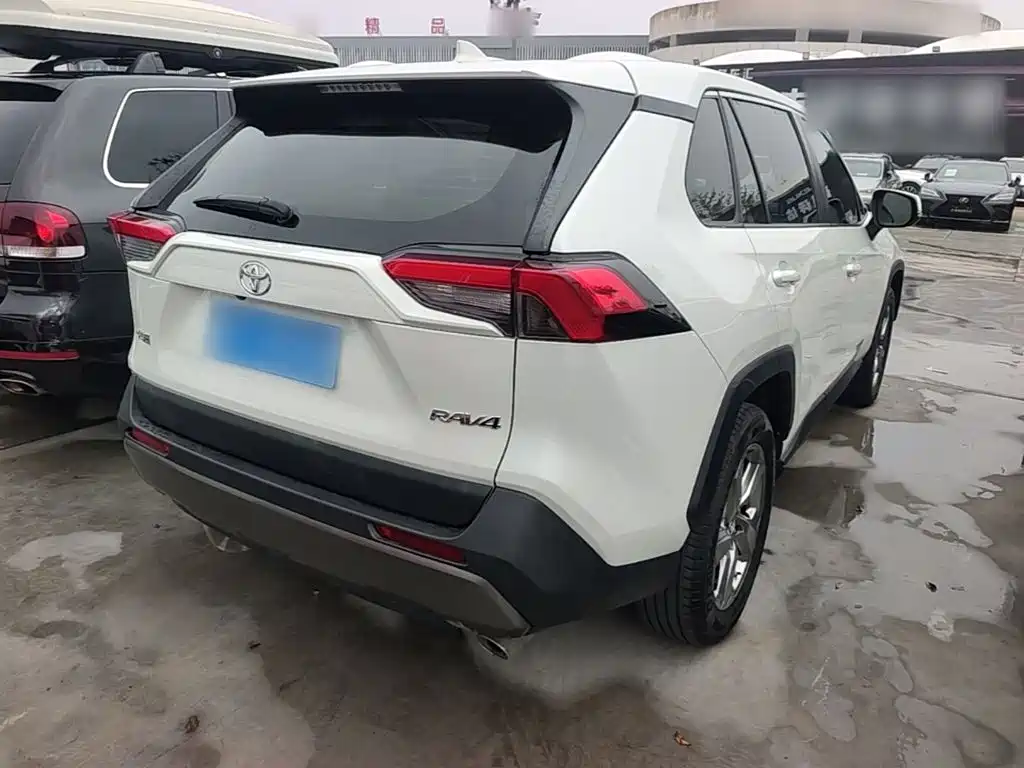 Toyota RAV4 — миниатюра 7