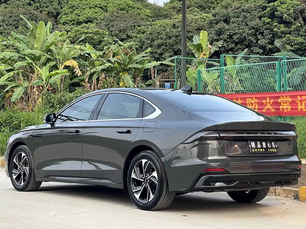 Lincoln Z 2022 i